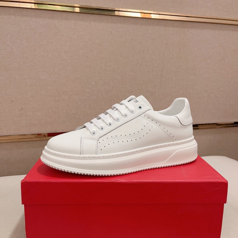 G*u*i casual shoes